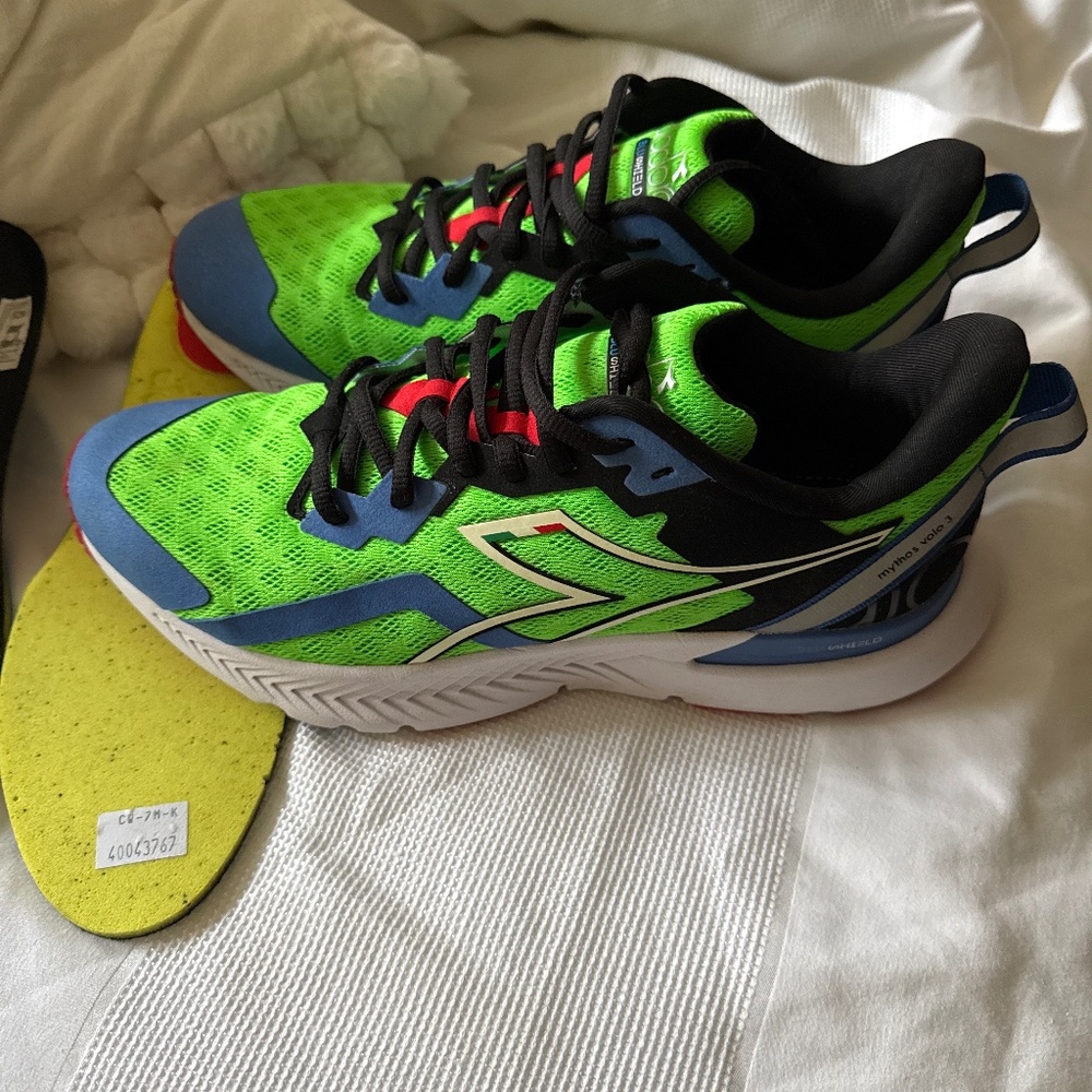 Diadora Mythos Volo 3 running shoes